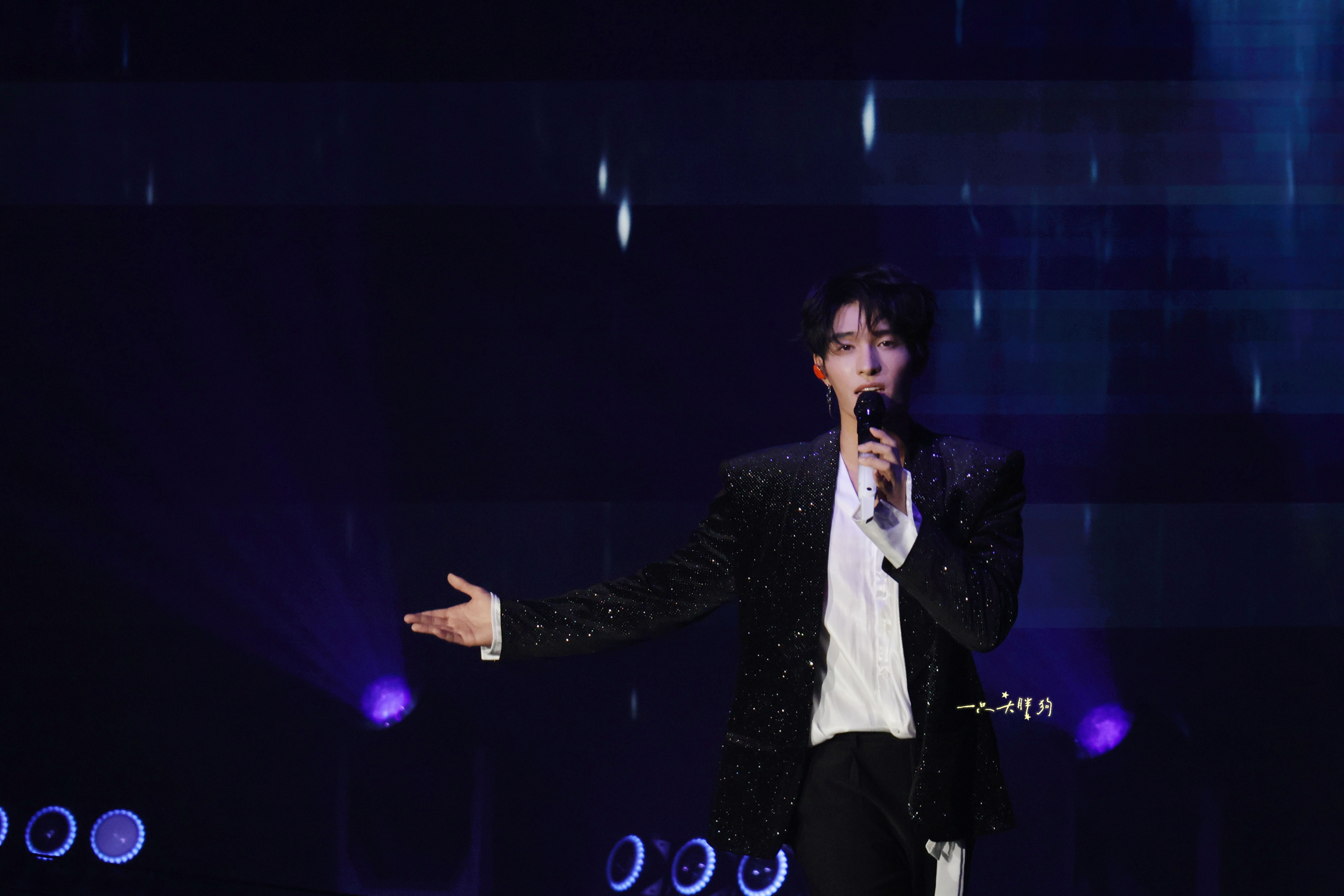 Stage photograph by 一只大胖狗