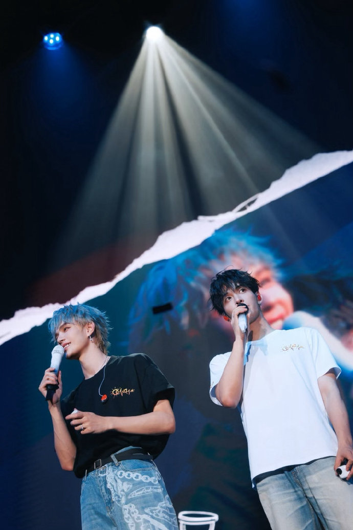 Stage photograph by 🛀